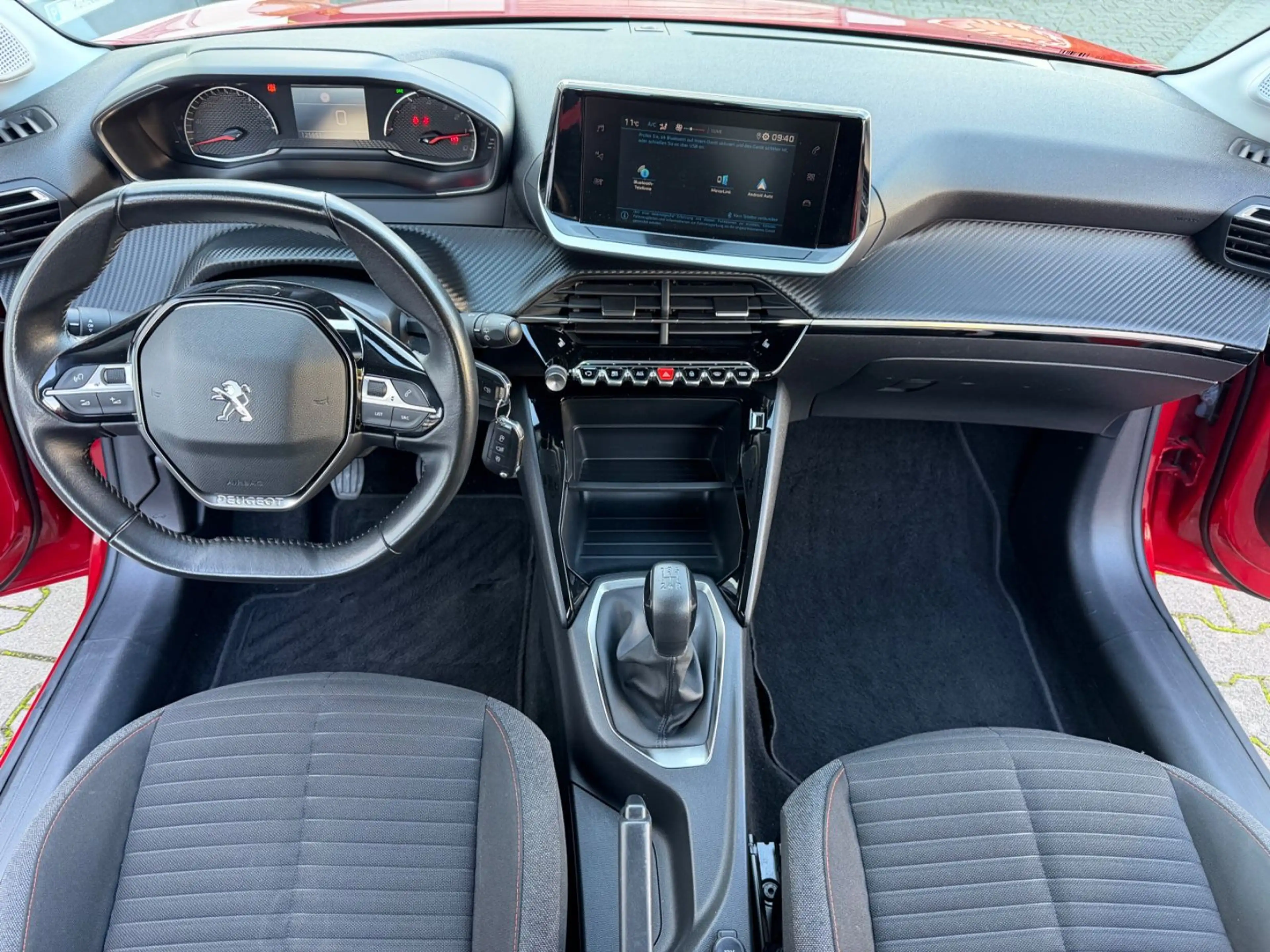 Peugeot 208 Active — photo 9