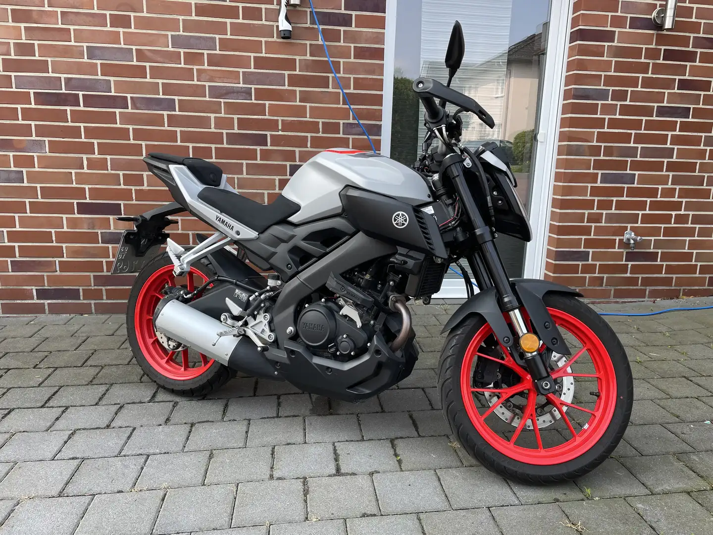 Yamaha MT-125 ABS rot grau tiefer von Frau gefahren - 1