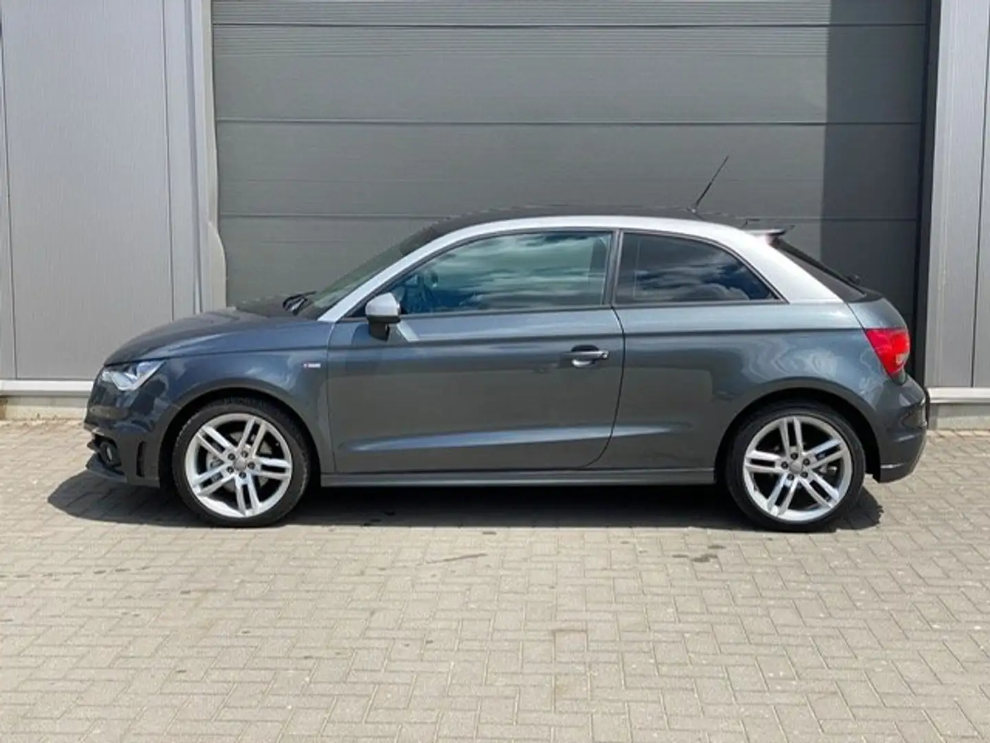 Audi A1 A1 1.4 TFSI S tronic S line Sportpaket 185PK Gris - 2