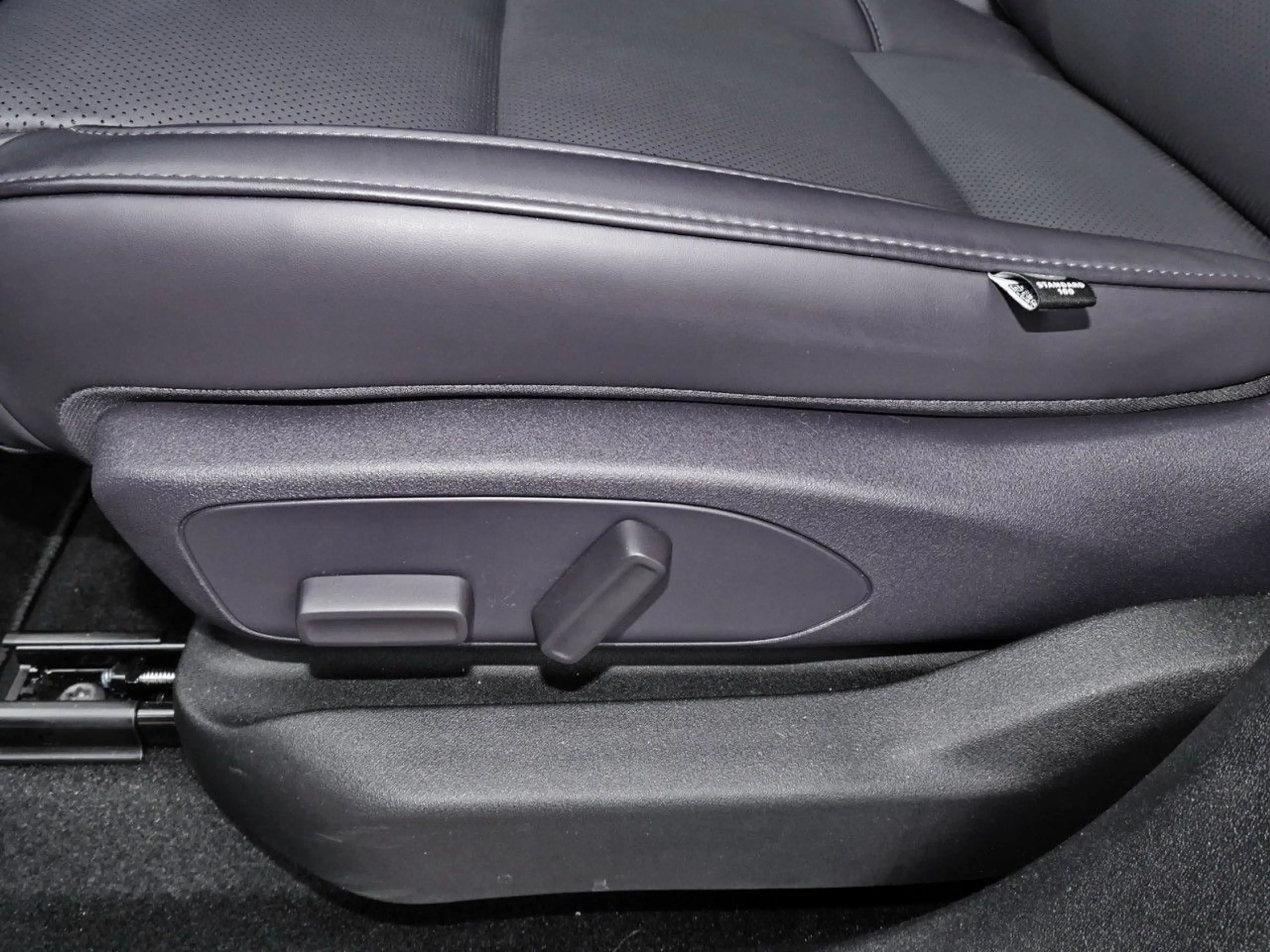 Leapmotor C10 MY25 Design REEV 360-Grad-Kamera+ACC+Navi Klima — photo 12