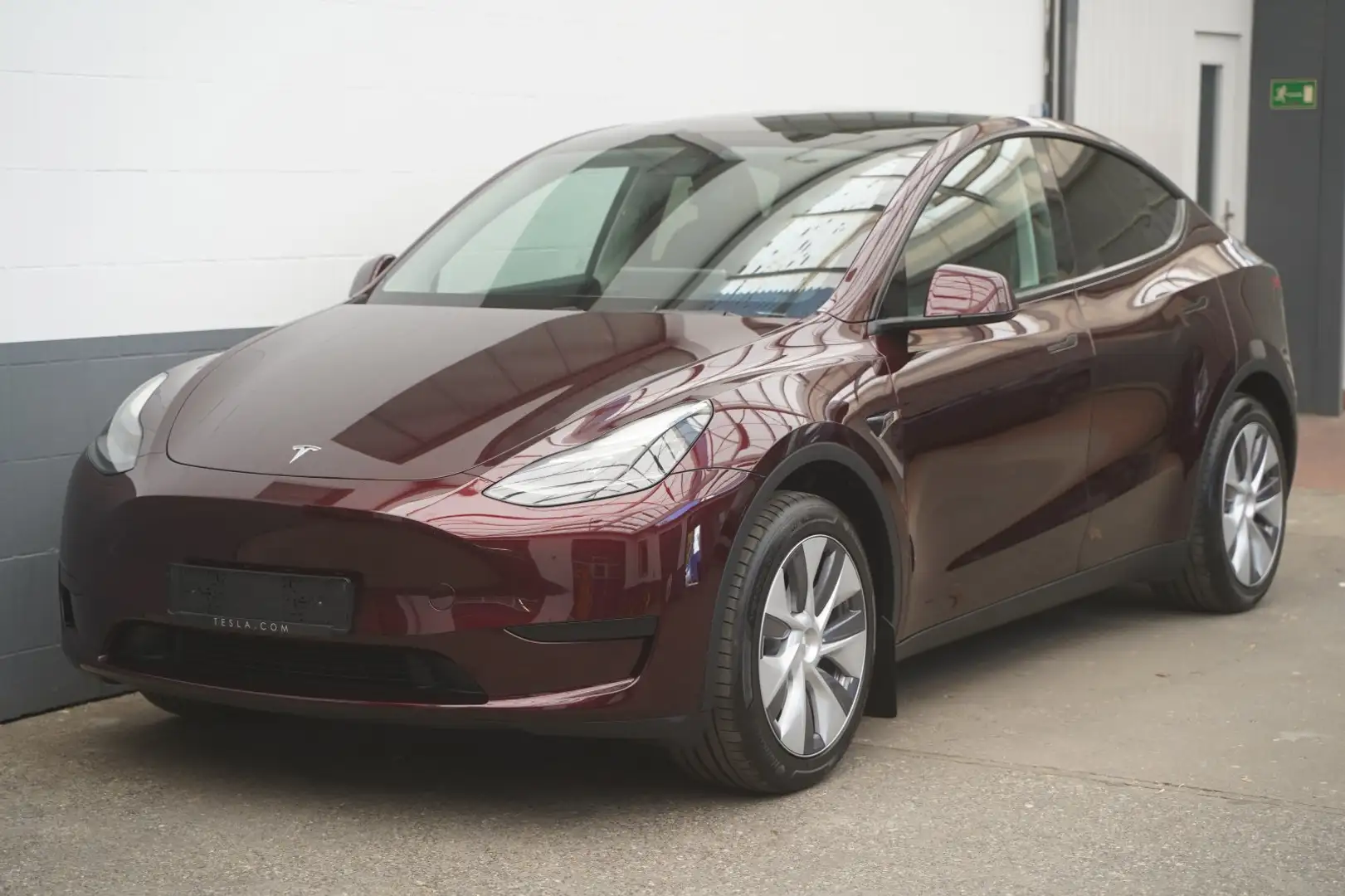 Tesla Model Y Long Range RWD *Matrix-LED* Червоний - 2