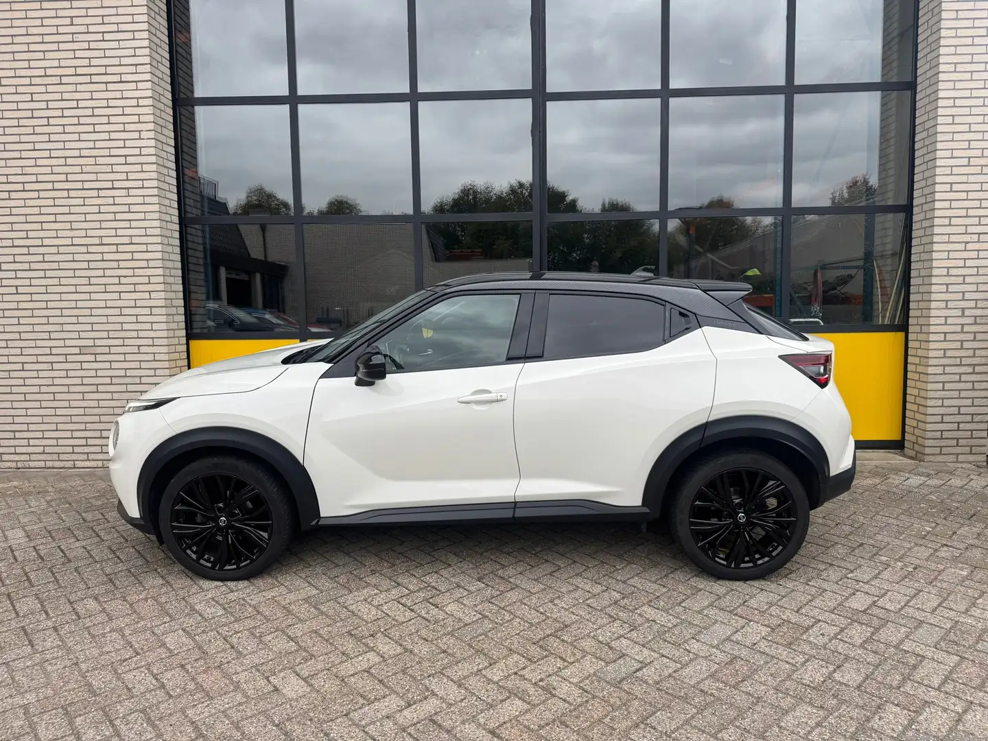 Nissan Juke 1.0 DIG-T Enigma, 4 seizoenen banden, LED verlicht Weiß - 2