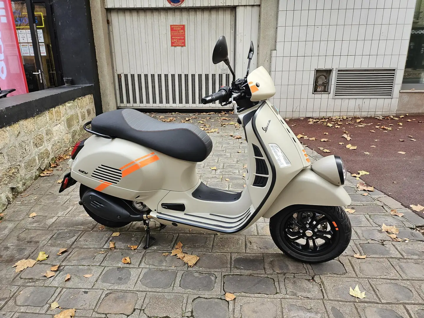 Vespa GTV 300 Beige - 1