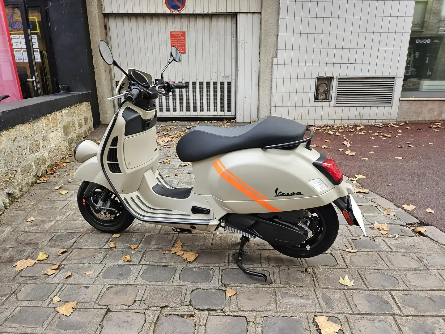 Vespa GTV 300 Beige - 2