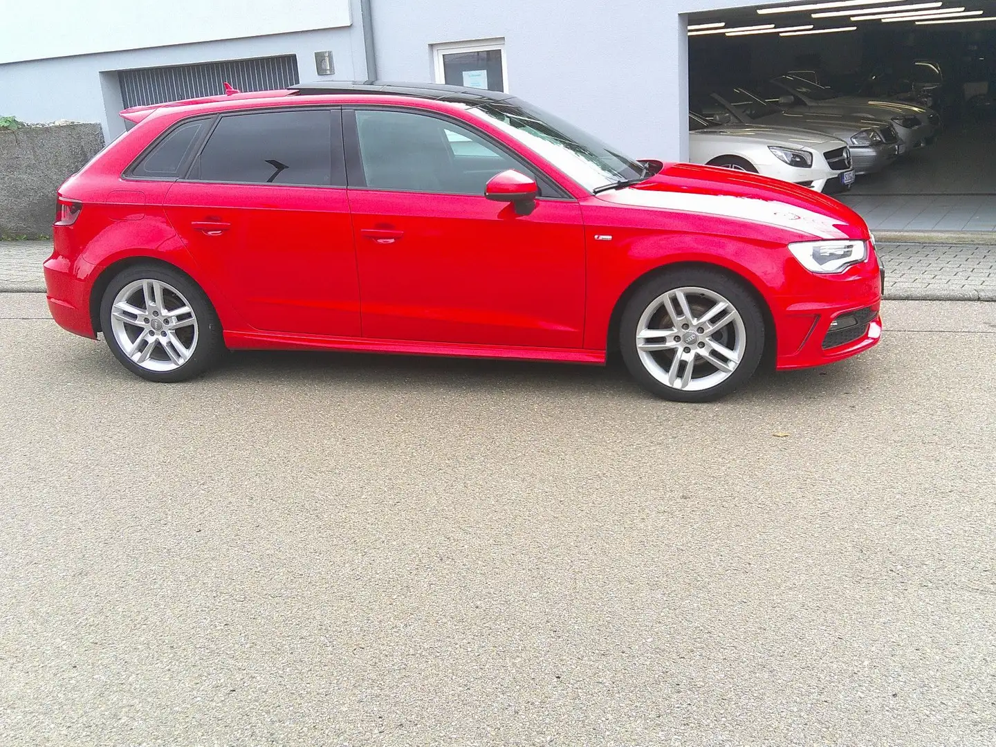 Audi A3 Sportback S-LINE XENON-PANORAMAGLASDACH Rot - 2