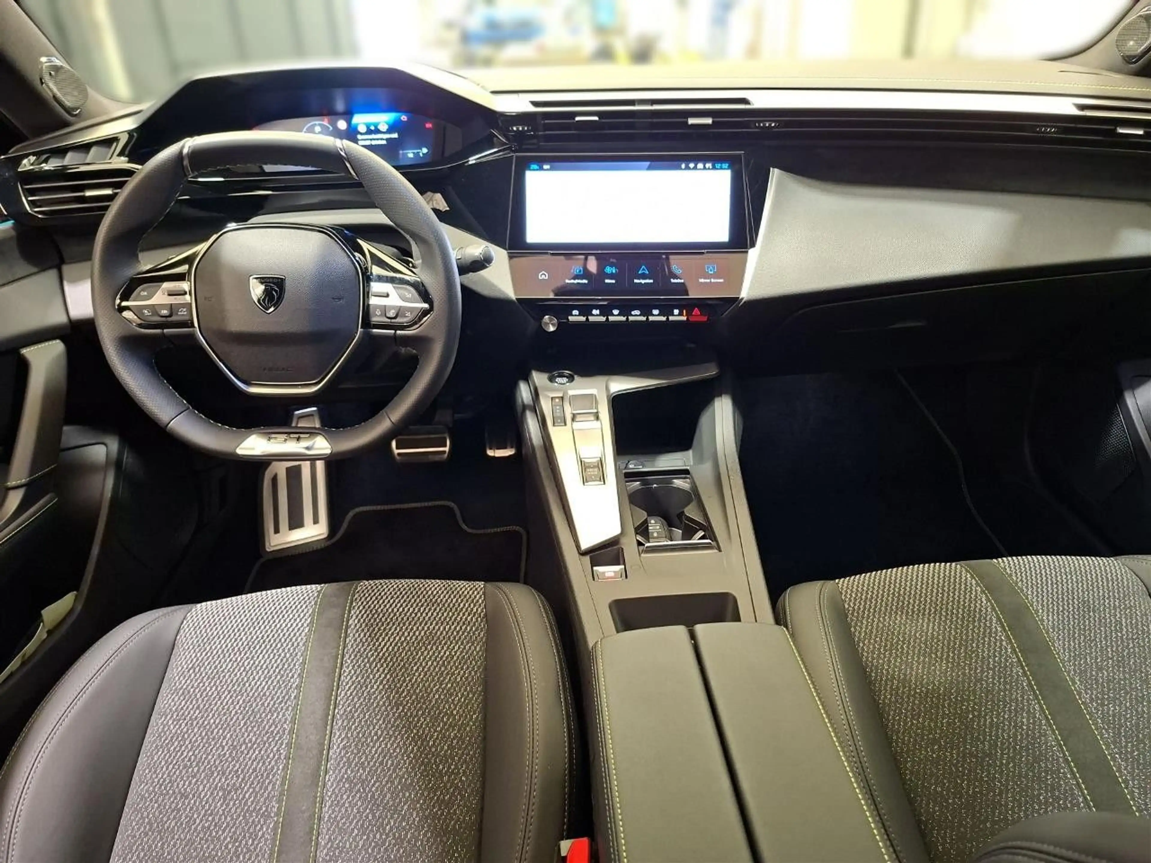Peugeot 408 GT PHEV 225 e-DSC7 *SCHIEBEDACH* — photo 6