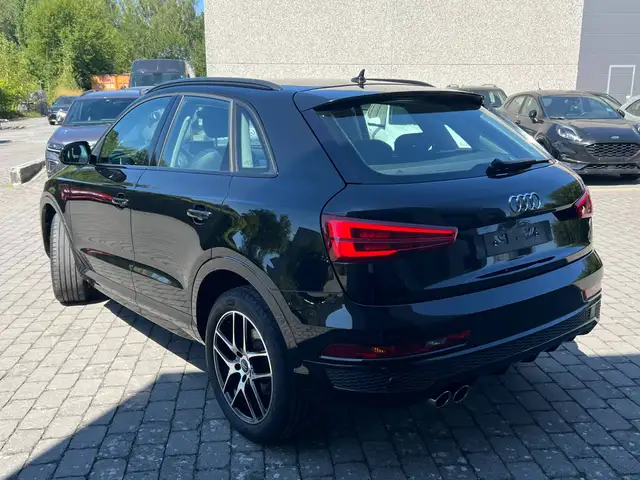 Audi Q3 view 10