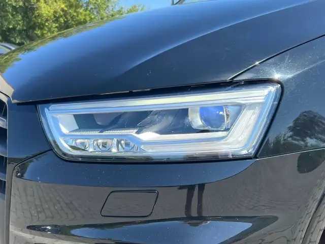 Audi Q3 view 4