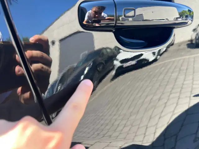 Audi Q3 view 13