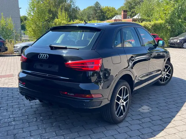 Audi Q3 view 8