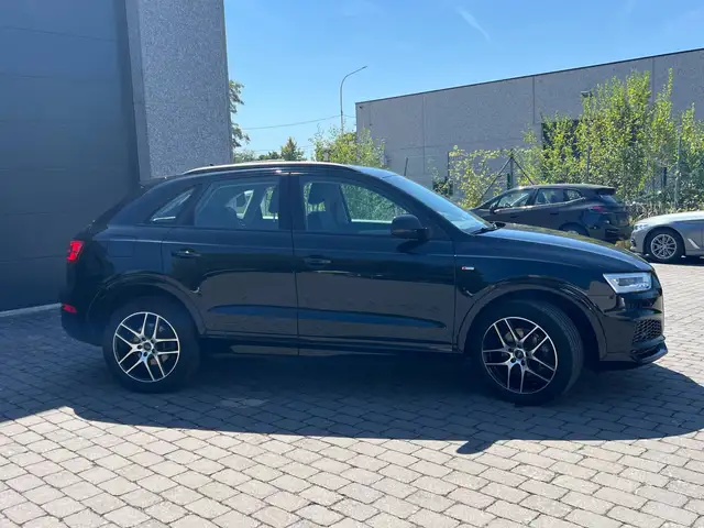 Audi Q3 view 6