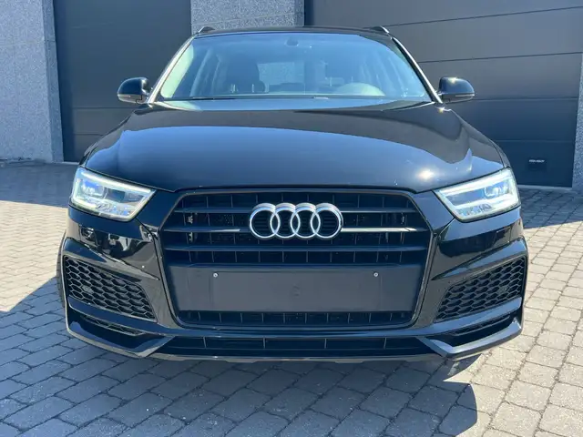 Audi Q3 view 3