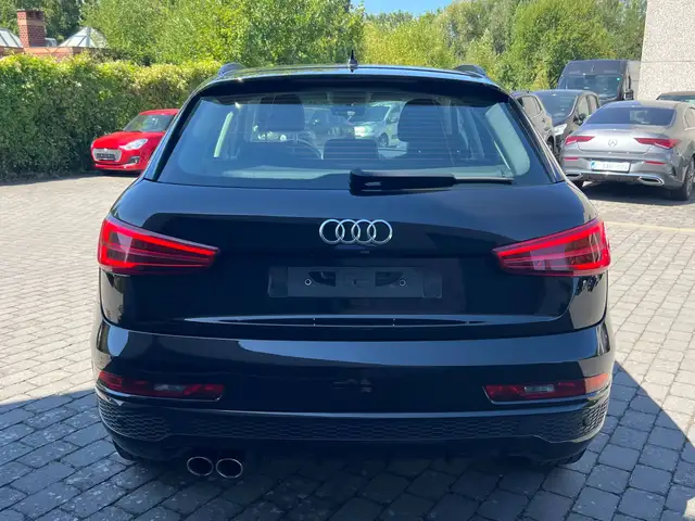 Audi Q3 view 9