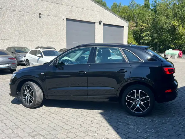Audi Q3 view 11