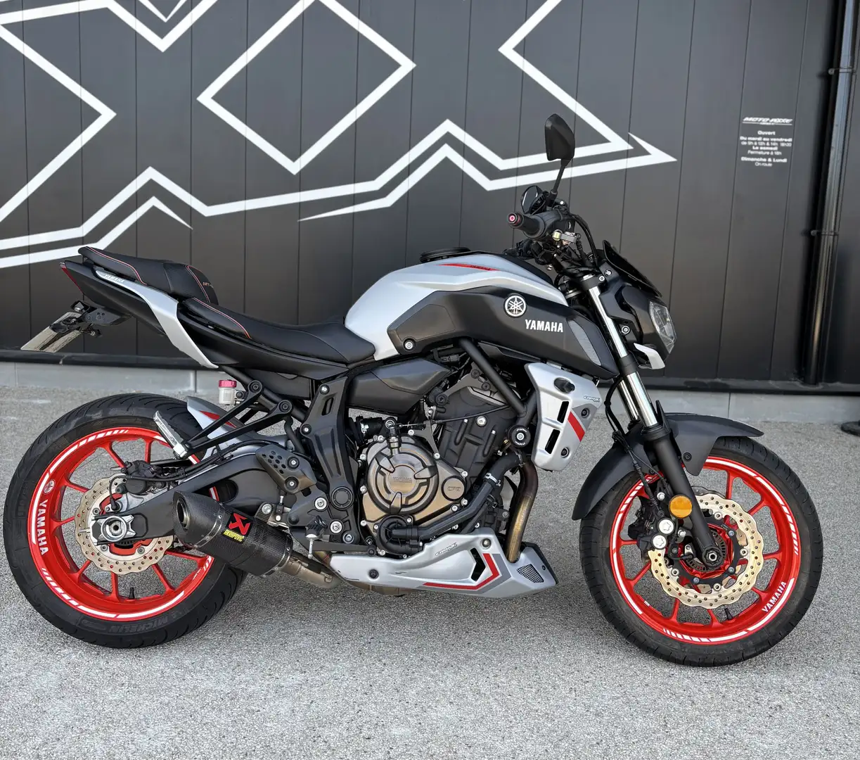 Yamaha MT-07 Gris - 1