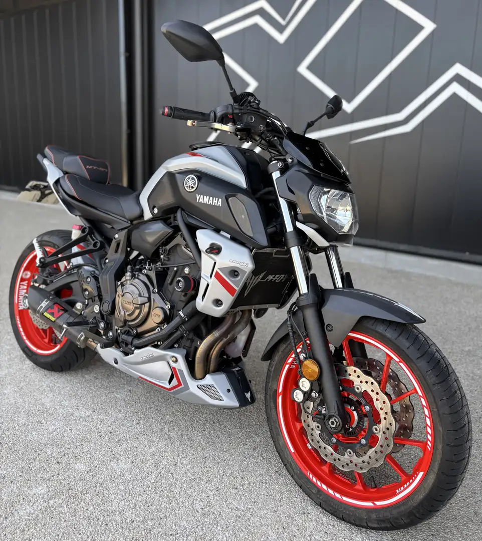 Yamaha MT-07 Gris - 2