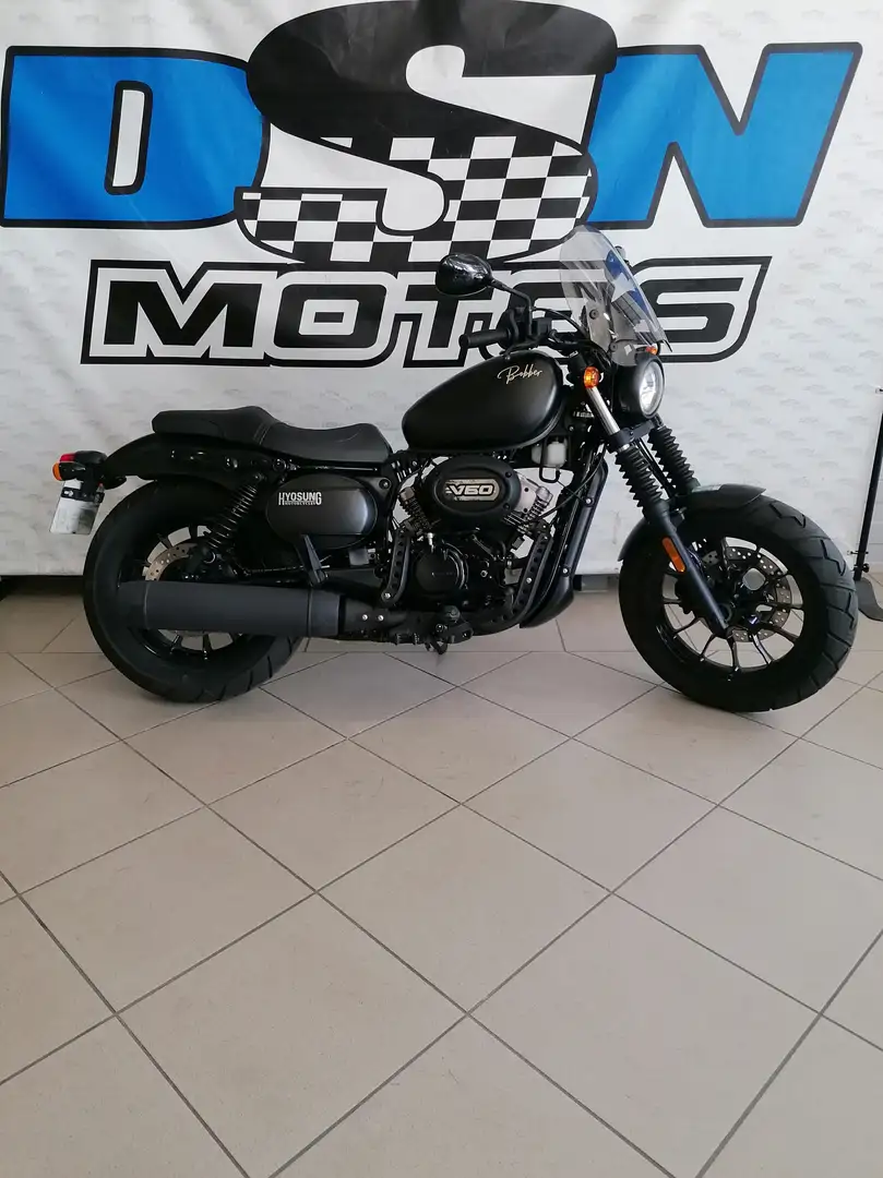 Hyosung GV 125 Noir - 1