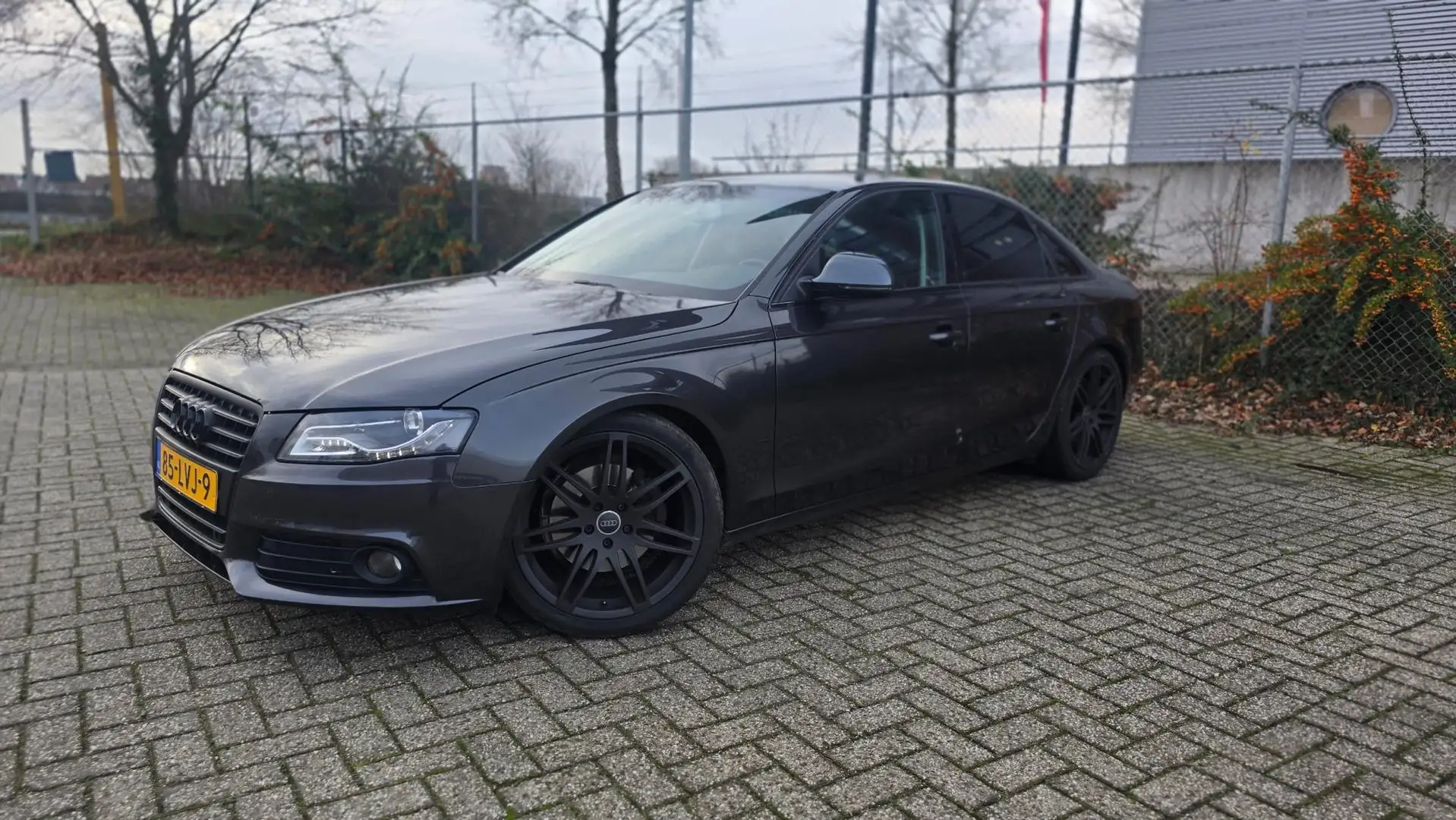 Audi A4 Limousine 1.8 TFSI Pro Line Grijs - 1