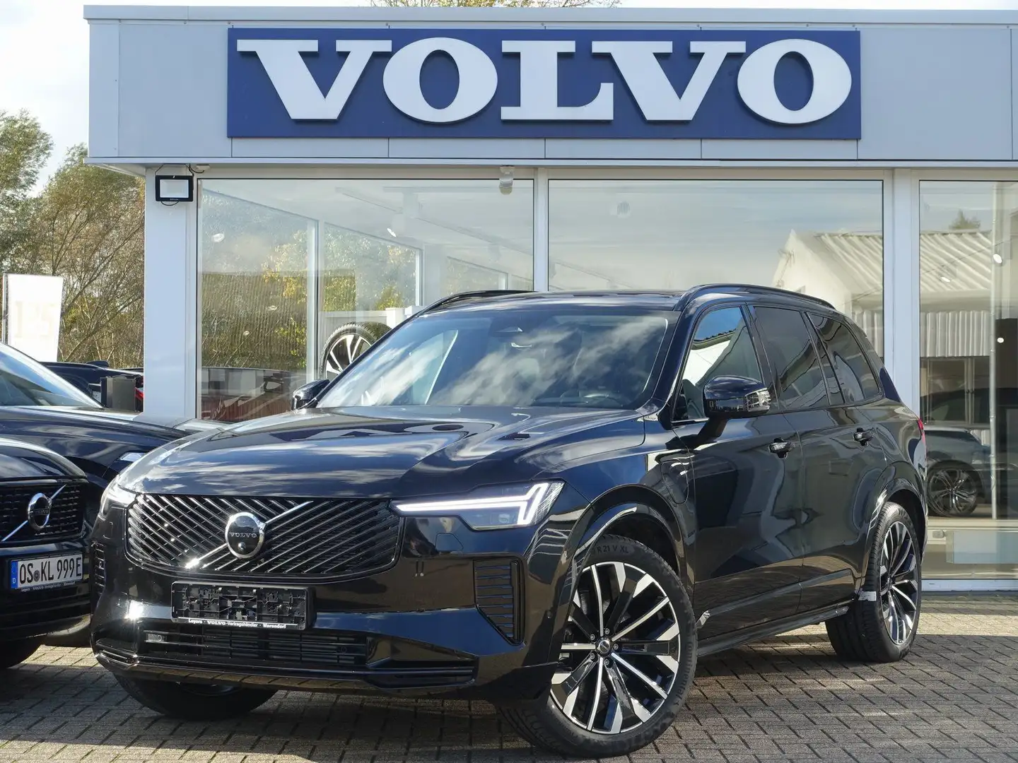 Volvo XC90 Plus Dark T8 AWD Plug-in Hybrid B&W/HUD Schwarz - 1