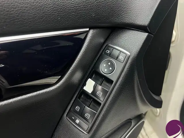 Mercedes-Benz C-Class view 18
