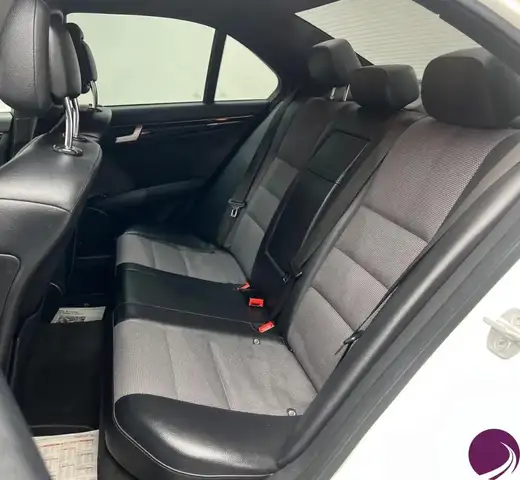 Mercedes-Benz C-Class view 9