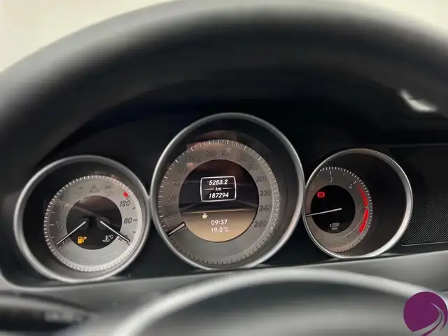 Mercedes-Benz C-Class view 11