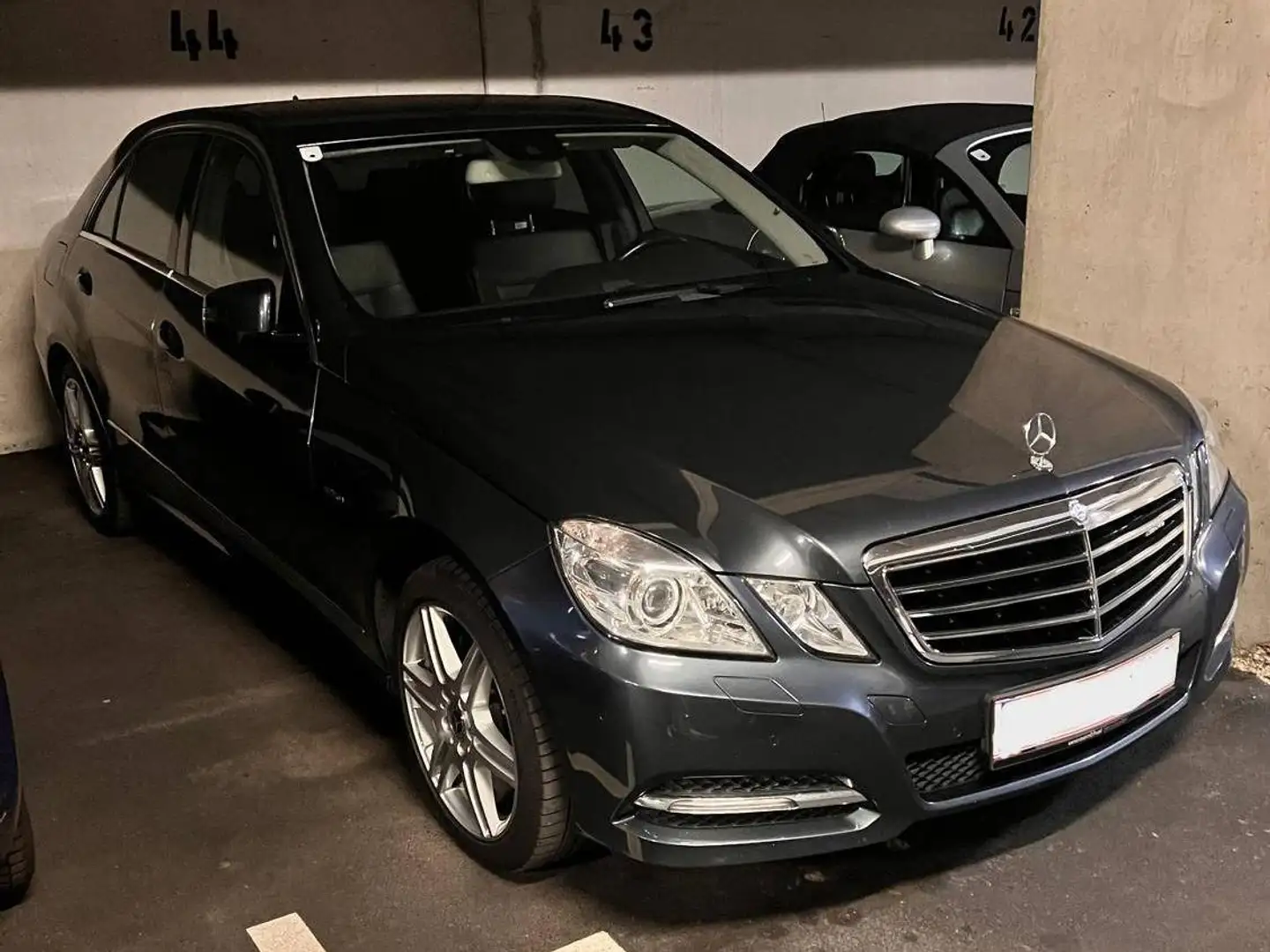 Mercedes-Benz E 350 E 350 BlueEfficiency 4MATIC CDI Aut. Grau - 2