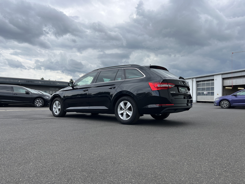 Skoda Superb Combi 2.0 TDI DSG Ambition 175€ m.20% Anz. Navi — photo 10