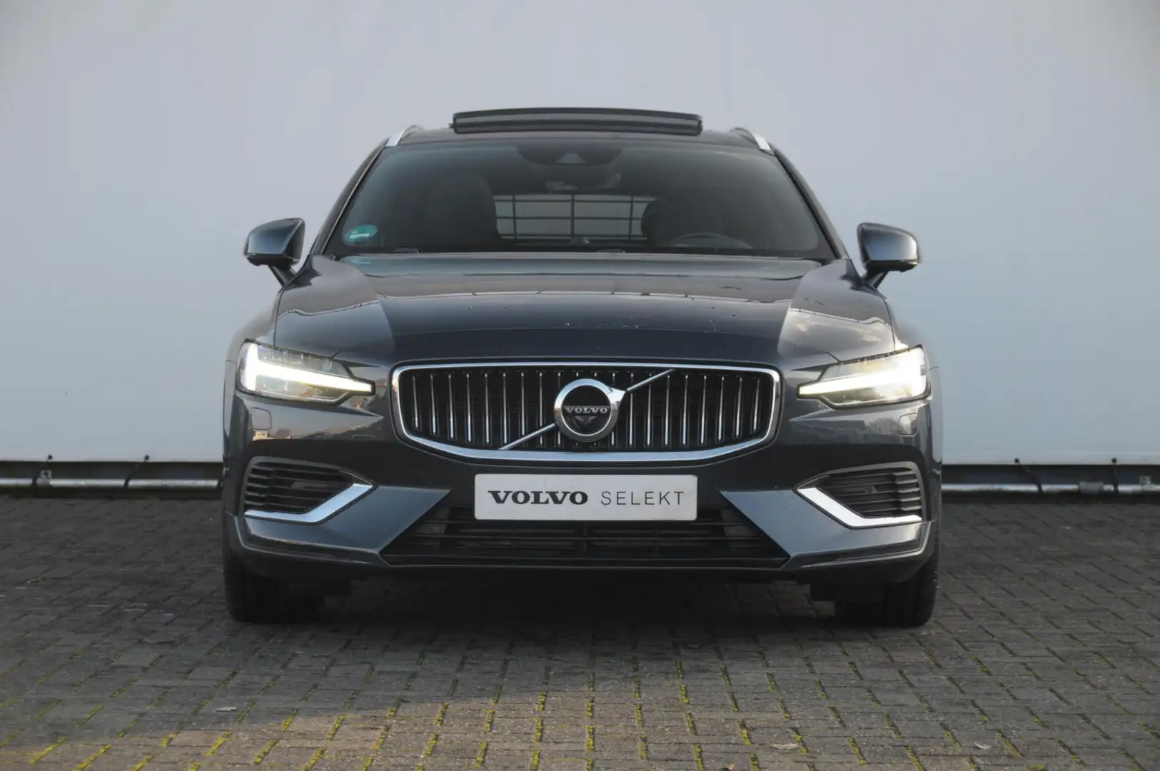 Volvo V60 T6 340PK Automaat Recharge AWD Inscription / Bowe Bleu - 2