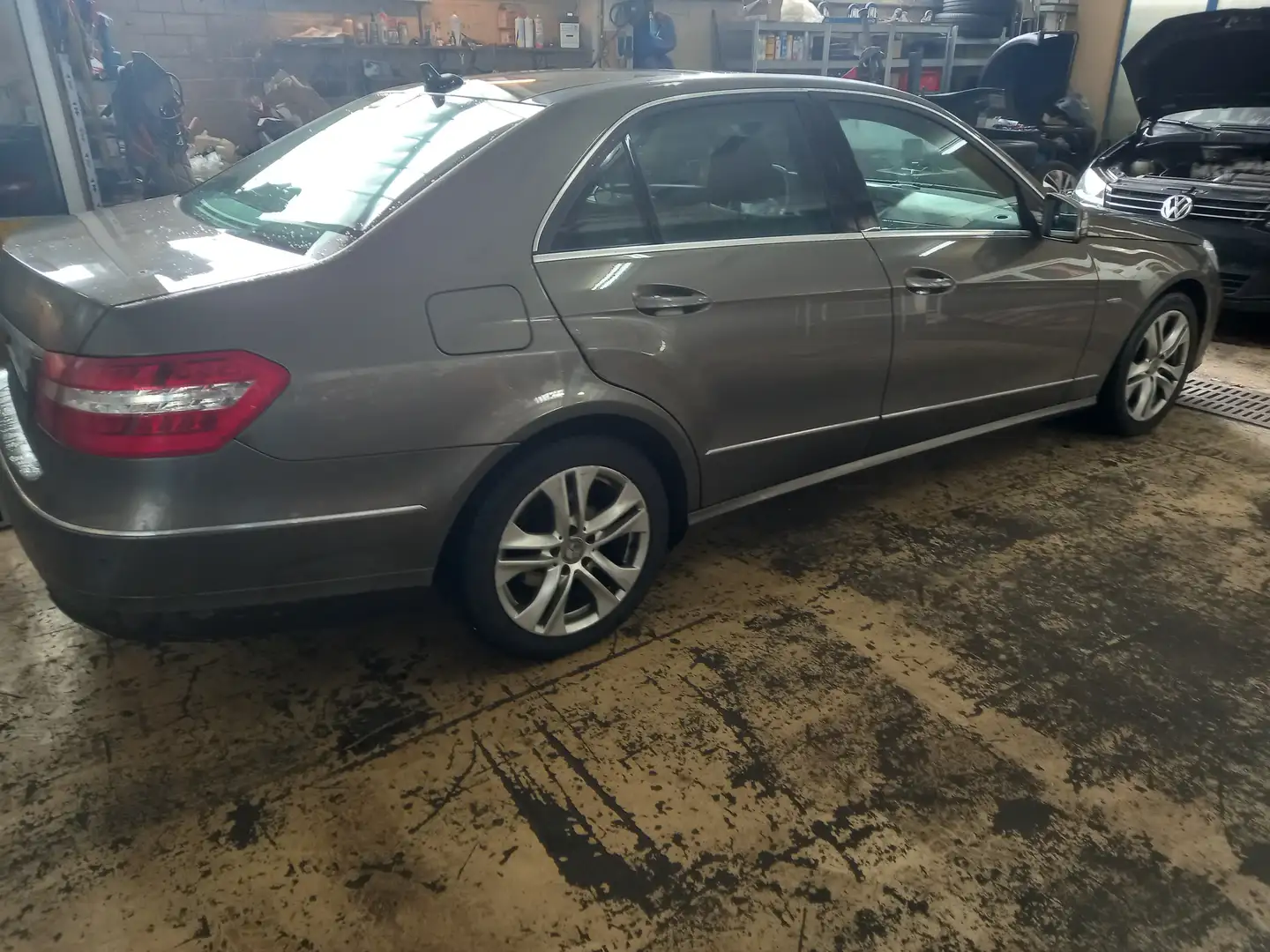 Mercedes-Benz E 200 E 200 Avantgarde BlueEfficiency CDI Aut. Avantgarde Gold - 1