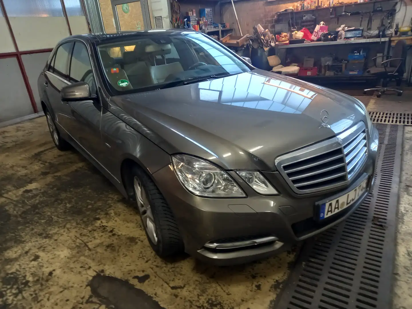 Mercedes-Benz E 200 E 200 Avantgarde BlueEfficiency CDI Aut. Avantgarde Gold - 2