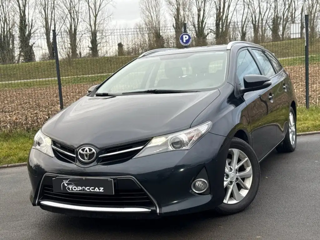 Toyota Auris 2015 из Европы — купить под ключ