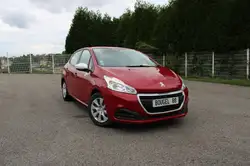Peugeot 208 LIKE 70 CV ESSENCE CLIM AUDIO MP3 CARPLAY RÉGULATEUR MOTEUR