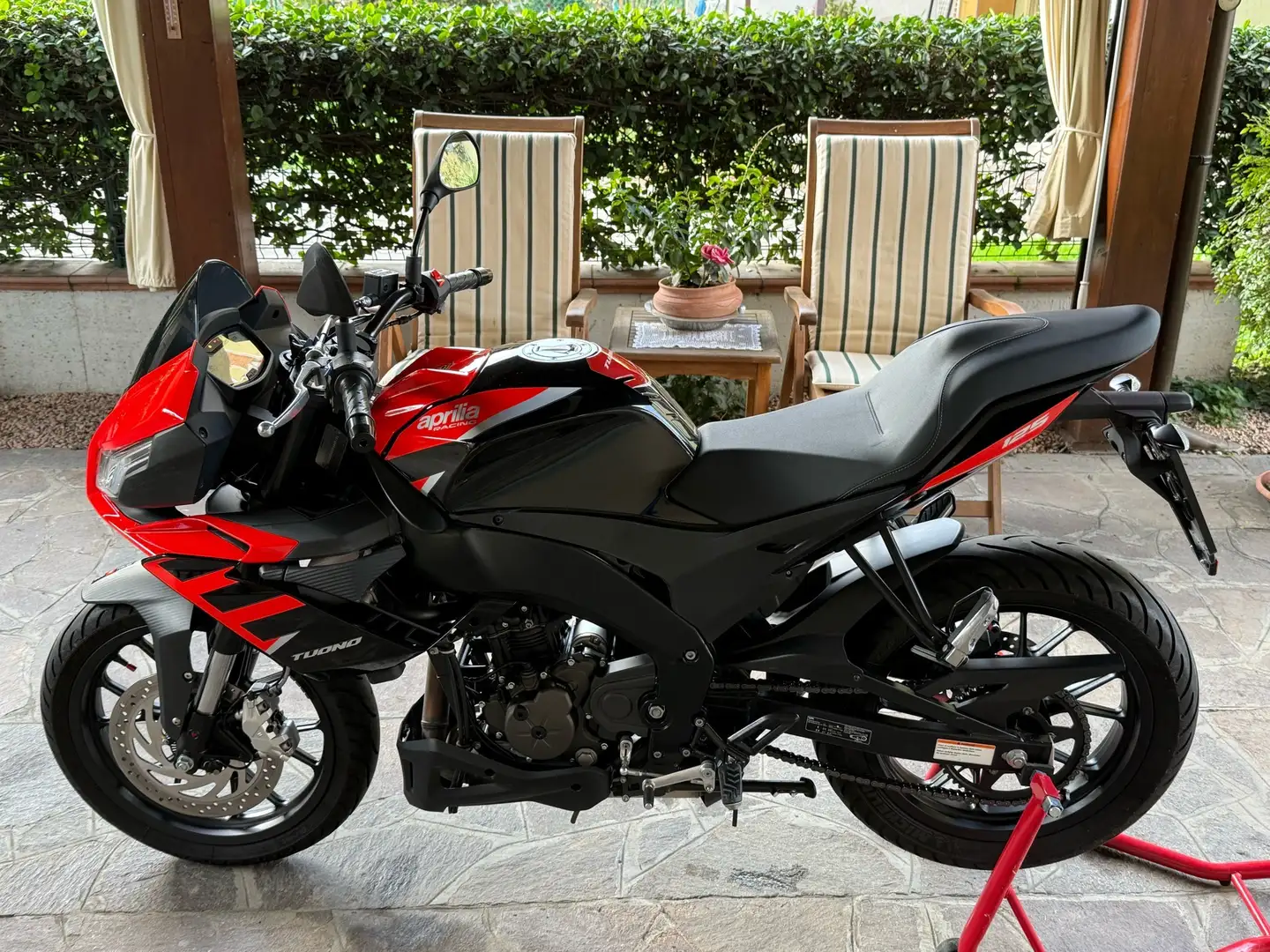 Aprilia Tuono 125 Roşu - 1
