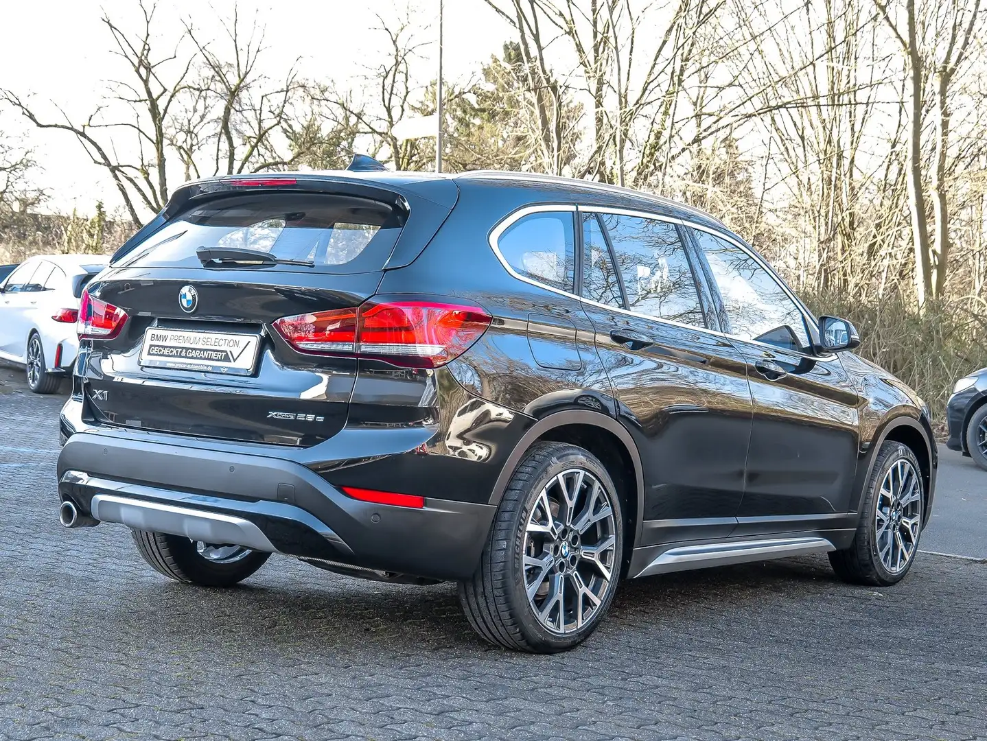 BMW X1 xDrive25e  xLine DAB LED PANO  Navi Tempomat Shz Schwarz - 2