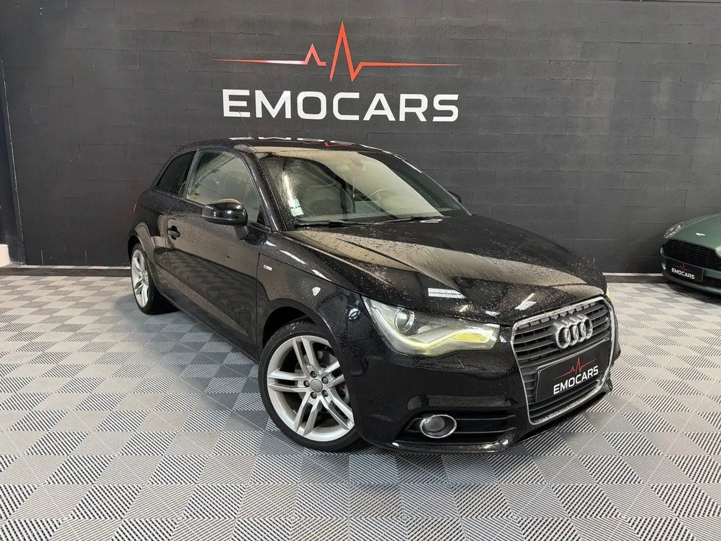 Audi A1 1.6 TDI 105 S LINE Noir - 1