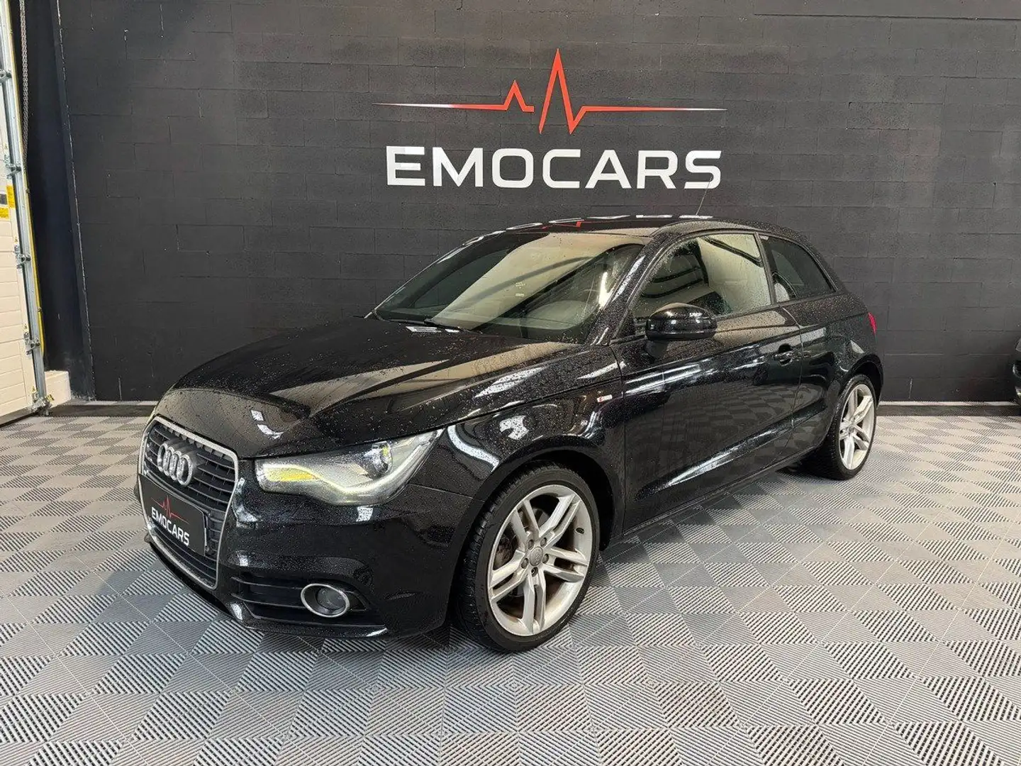 Audi A1 1.6 TDI 105 S LINE Noir - 2