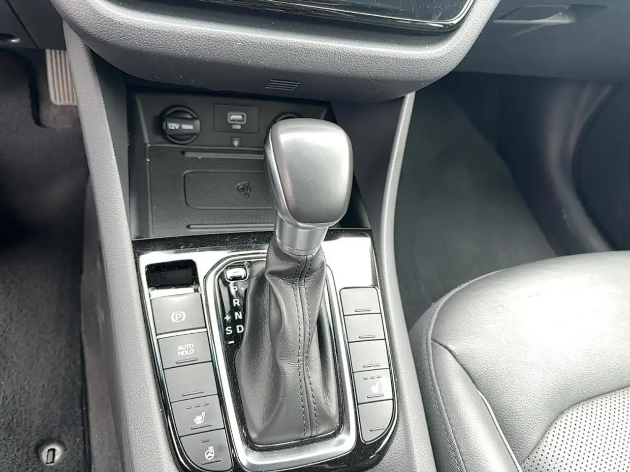 Hyundai IONIQ снимка Hyundai IONIQ