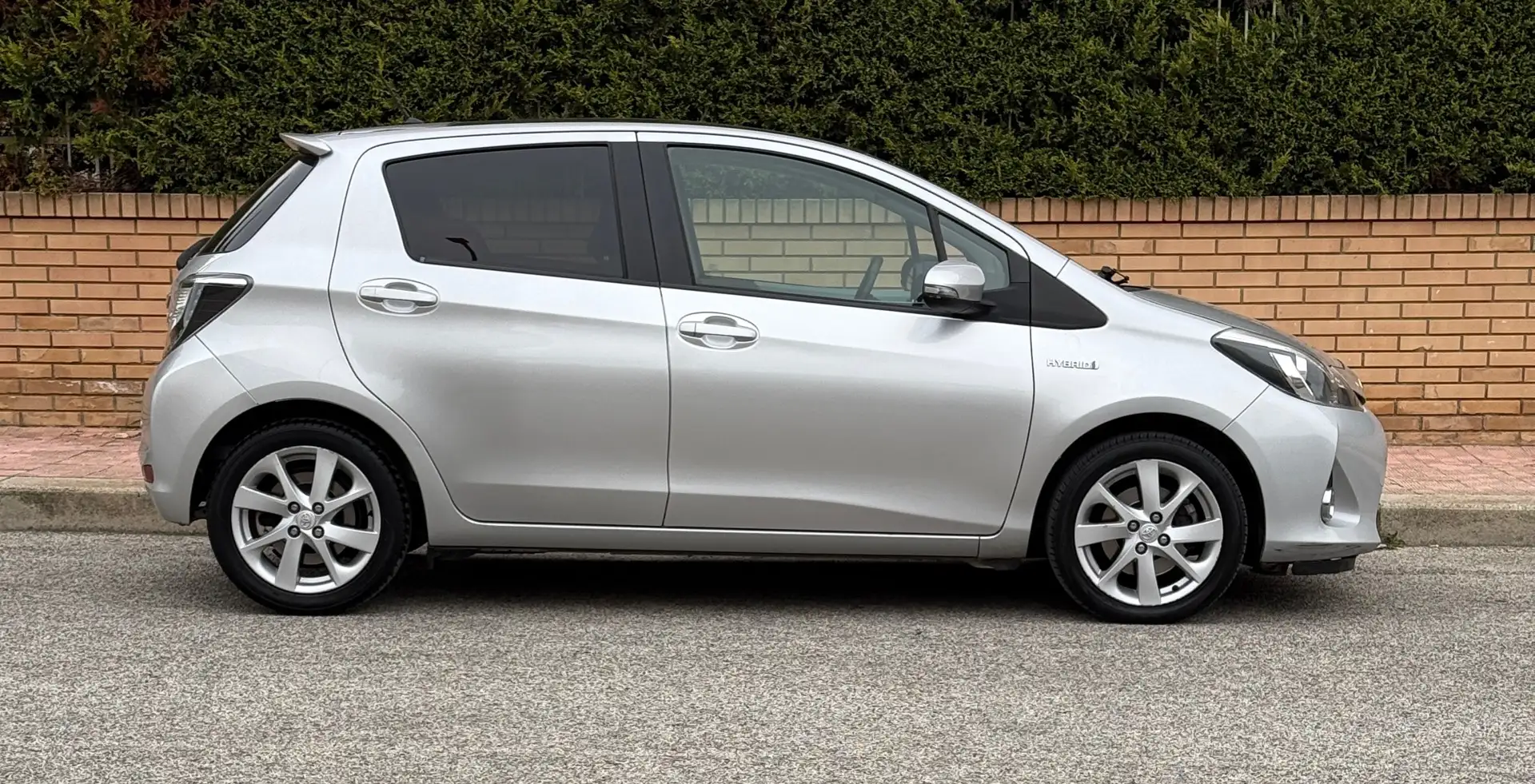 Toyota Yaris 5p 1.5h Style Grigio - 2