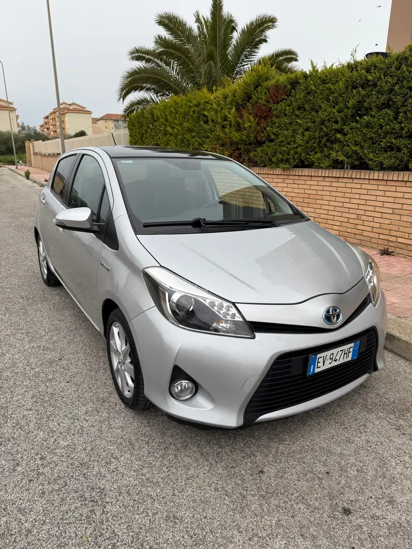 Toyota Yaris 5p 1.5h Style Grigio - 1