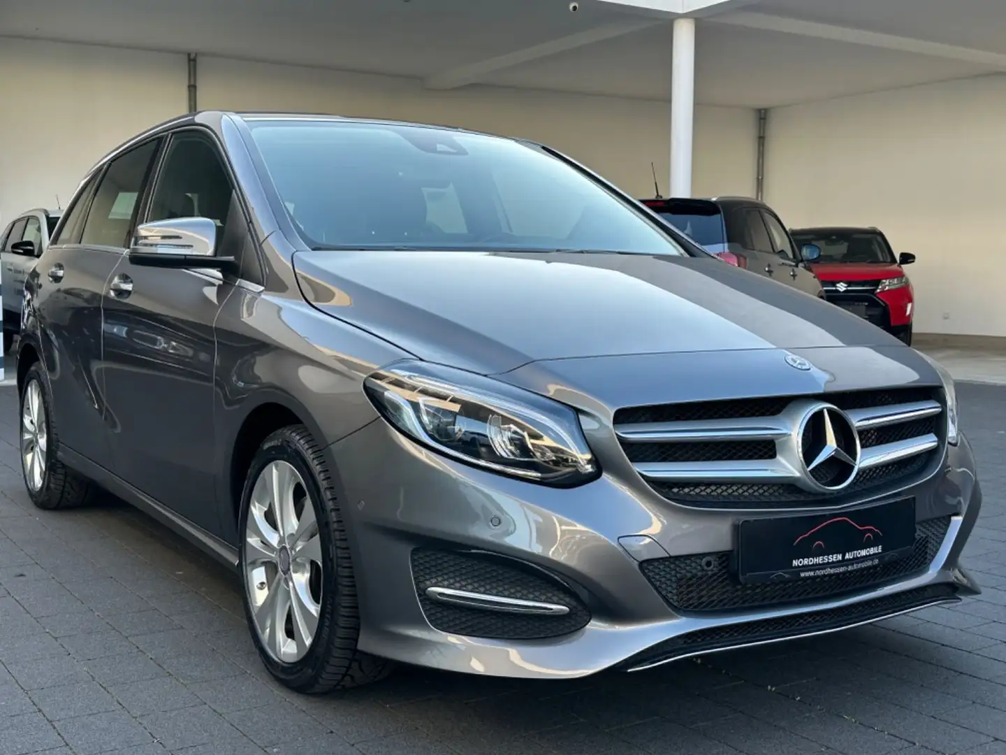 Mercedes-Benz B 200 7G-Aut. Urban | Navigation | LED | AHK Grau - 2