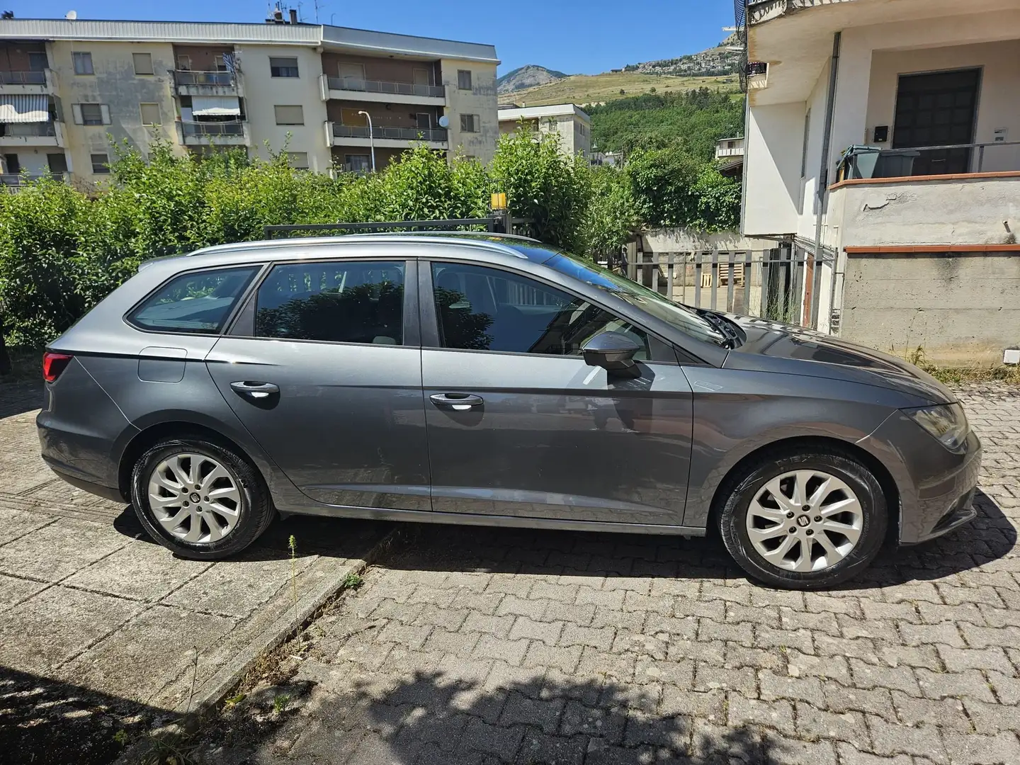 SEAT Leon Leon ST 2.0 tdi cr Business (navi) s Gris - 2
