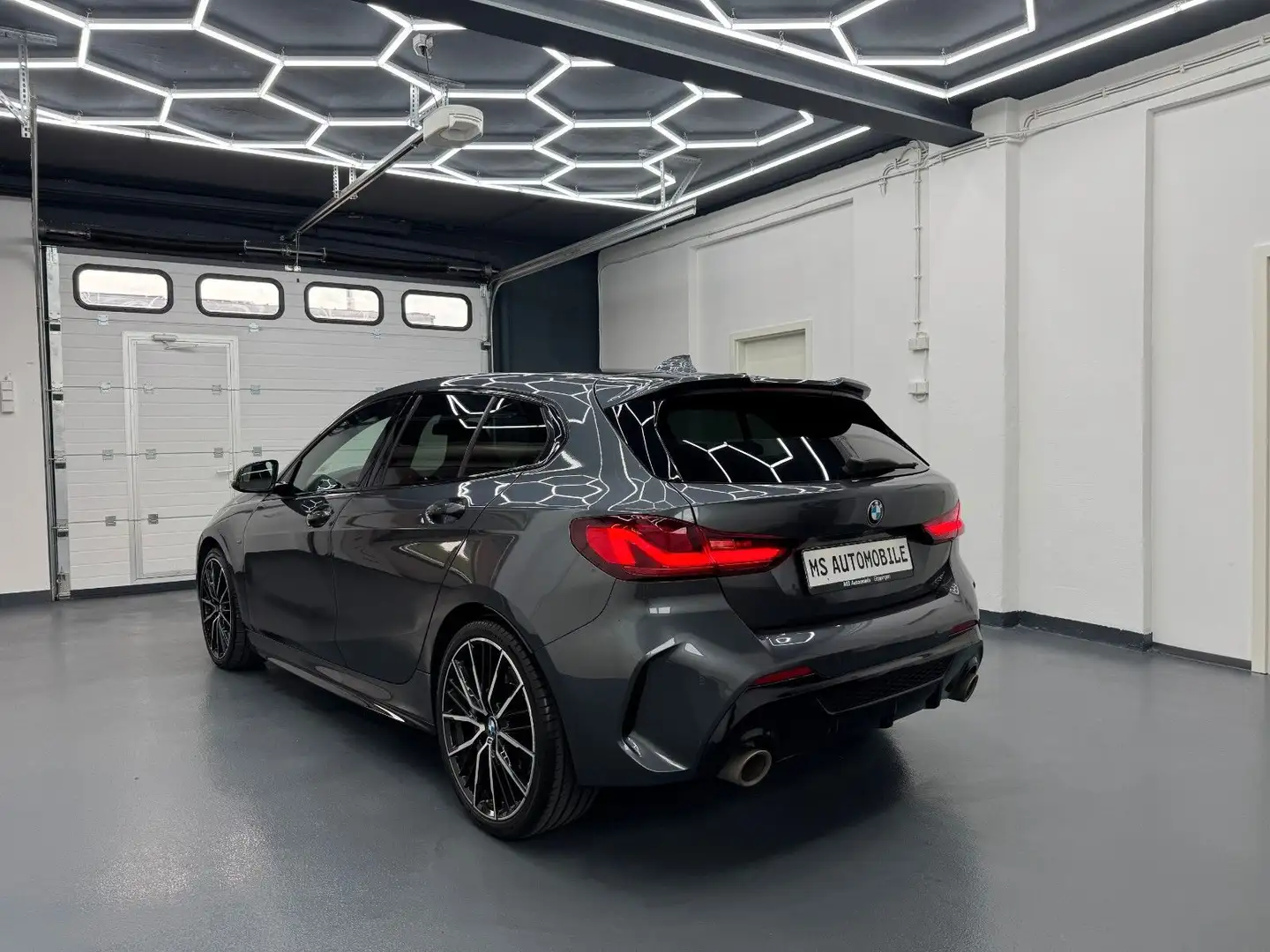 BMW 135 i xDrive *SCHALENSITZE* Grau - 2