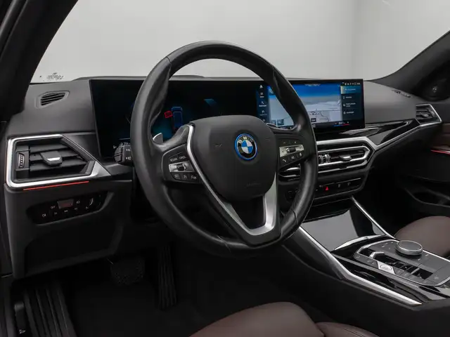 BMW 3 Series view 21