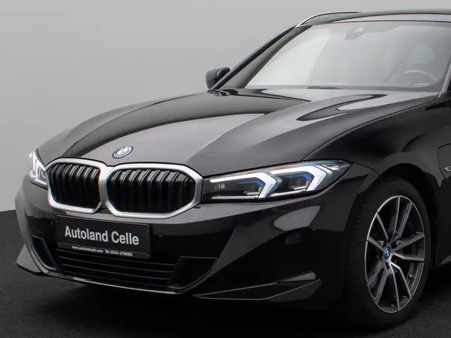 BMW 3 Series view 17
