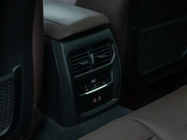BMW 3 Series view 30