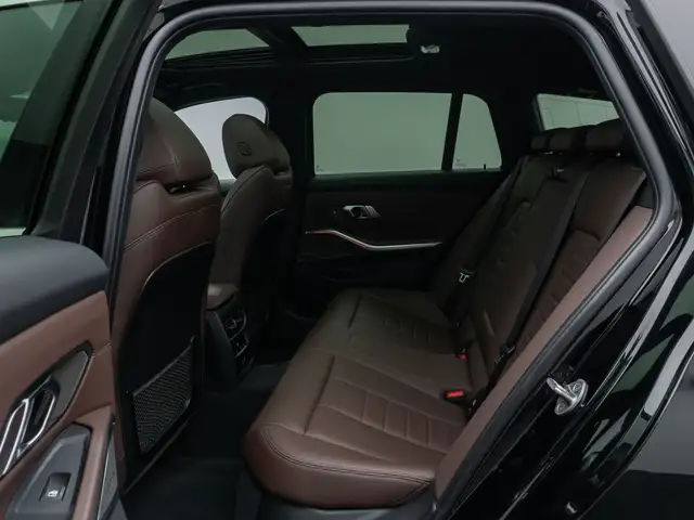 BMW 3 Series view 26