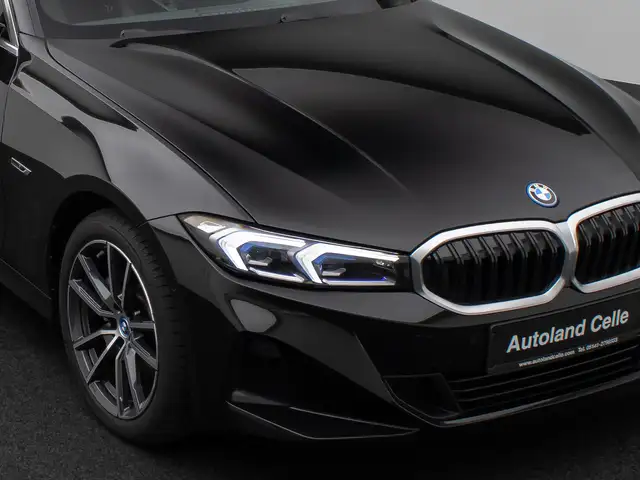 BMW 3 Series view 18