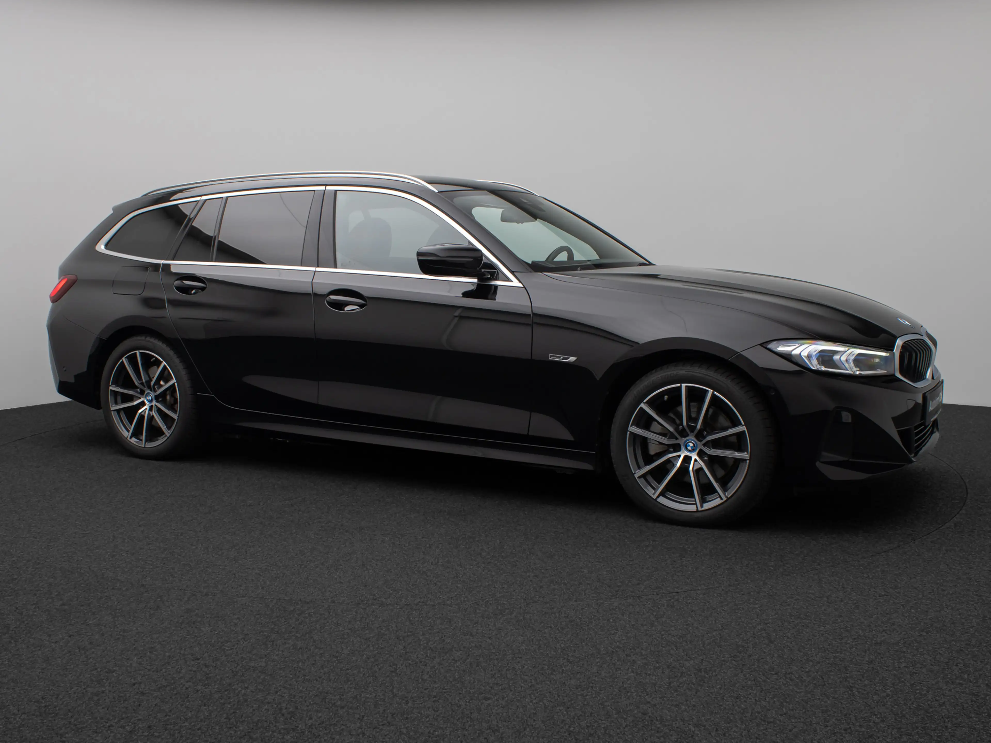 BMW 330 Pano. Kamera HUD DAB H K AHK Komfort Sport — photo 4