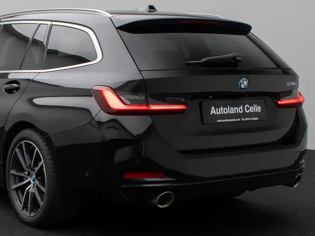BMW 3 Series view 16